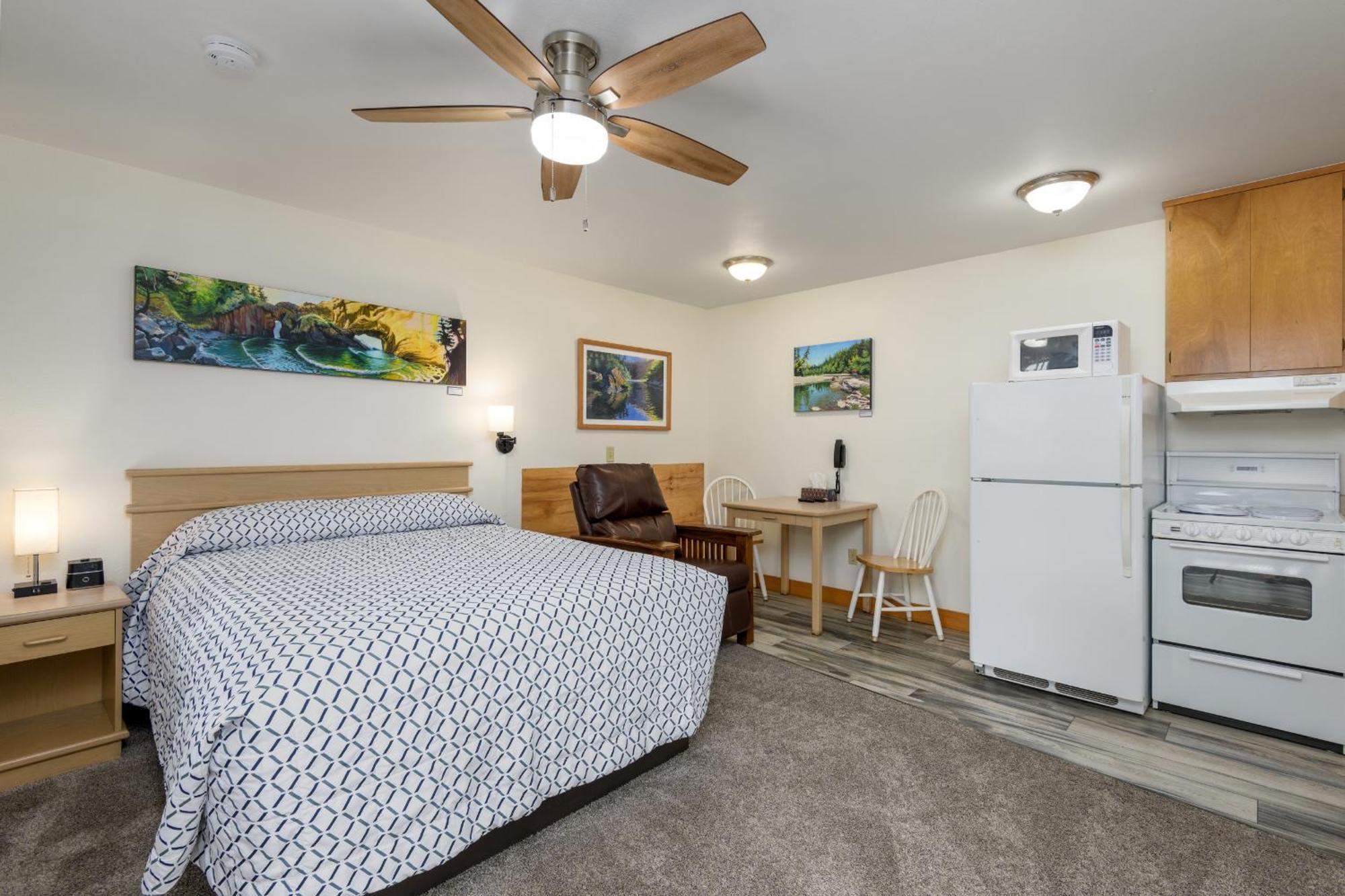 Ocean Suites Motel 브루킹스 외부 사진